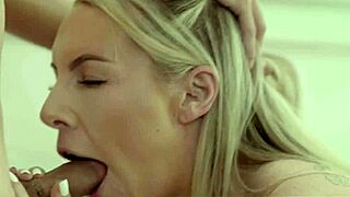 Adult time - nerdete tenåring 18+ eksploderer over milf pianolærer Bunny Madisons perfekte patter.