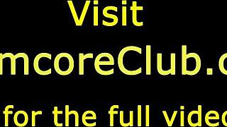 Uhh, palcuję moją mokrą cipkę, nie mogę się powstrzymać, czuję się tak dobrze, wiesz?