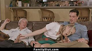 Stiefbruder und Stiefvater bohren Stieftochter in wildem Dreier