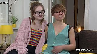 orgazmusos nyelvjáték Lunával és Josephine-nel, annyira nedves leszek! 😋