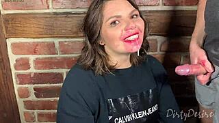 Μπορείς να αντέξεις αυτό το brutal face fucking με messy cumshot;