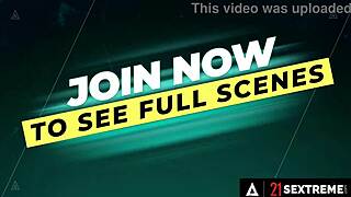 Bunica sexy prinde hoțul de chiloți și îl futute pentru lecție