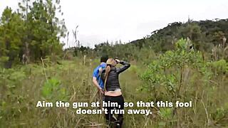 Seks-gale latina-guerrillaer fanger en mann, tvinger blowjobs og hardcore på hans digre kuk