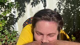 Хиппи девчонка, хочешь трахнуться на улице? Скажи, как тебе нравится эта дикая верховая езда!