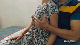 अरे, देखना चाहते हो यह देसी हॉट बीवी होममेड स्टाइल में चोदाई हो रही है क्रिमपाई के साथ पीओवी डॉगीस्टाइल में?