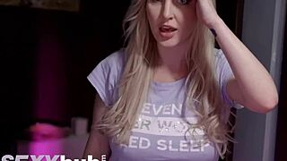 Georgie Lyall Bersinar dalam Kompilasi Milf Inggris Seksi