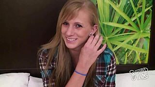 Yo, poglej to novo blondinko 18-letno, ki dobi kremno pito