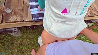 Uvolni syrovou touhu s peggingem, kalhotkami plnými cumu a venkovním creampie akcí