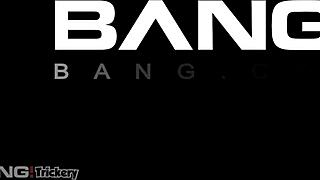 Velikoprsna rjavolaska služkinja zapeljana, da jezdi klienta trdo v fitnesu