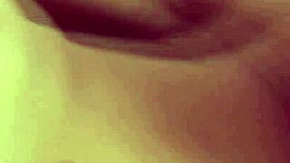 Tynd blond teen 18+ med små 18+ patter prøver første porno casting