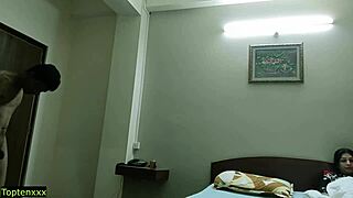 Δεν πιστεύω πως αυτή η καυτή Ινδή κοπέλα γαμάει έναν έφηβο 18+ σε viral ρόλπλεϊ!