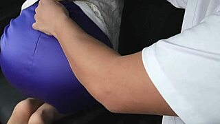 นักเรียนล่อลวงครูเพื่อเย็ดจนแตกในรถแบบร้อนแรงในเรื่องอื้อฉาว