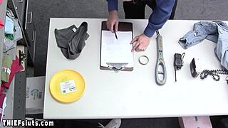 Hei, tenåring 18+ tyv, klar for hard straff-fuck av LP-offiser?