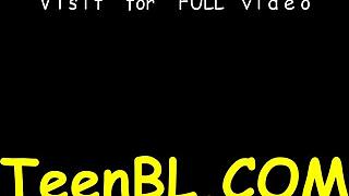 Troia bruna vigorosa scopata come si deve con corpo teen rasato prende ogni centimetro.