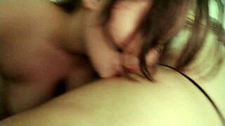 Lesbot yksin tyhjässä talossa panivat