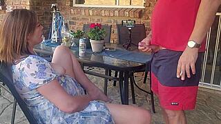 Застал жену друга дрочащей на террасе, присоединился снизу