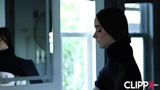 Suljetaan diili, Codey Steele ja Hazel Moore