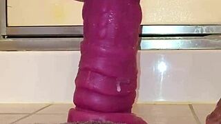 Bad Dragon veľký Sleipnir naťahuje limity v extrémnej hre