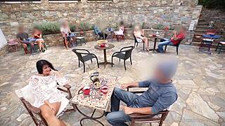 Yo, jeg hev hans massive pik frem lige i restauranten!