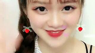 em gái cute livestreams sexy moves on uplive, wanna watch?