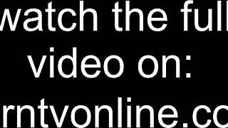 Ze bracht haar avond door met vingeren in haar strakke kut en hard komen op porntvonline.com