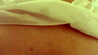 大鸡巴塞进96厘米剃毛中国妹丝袜里