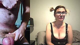 Ze staart terwijl ik mijn enorme lul streel, klaarkomen samen met Blake Lee