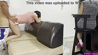 Anak tiri gue diam aja waktu gue pijat tubuhnya yang ketat