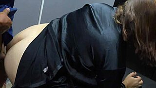 熱い18+ラティーナとのセラピーがオフィスで蒸し暑く！ 🔥