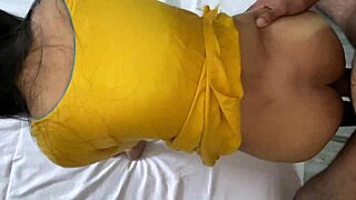 Ei, confira essa madrasta indiana sendo fodida forte pelo verdadeiro enteado com áudio hindi selvagem!