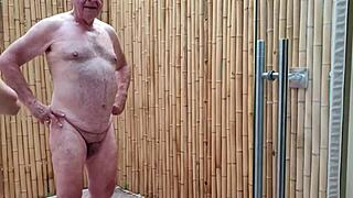 Agarabas ve Olpr ile En Sıcak Nudist Kamp, Havuzda İnliyor