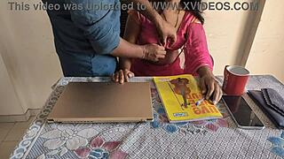 Desi Indian bhabhi ऑफिस में जोर से पाउंड होती है