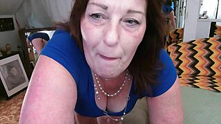 Saavutettu työntekijä katsoo minun fetissi-pornoani töissä.