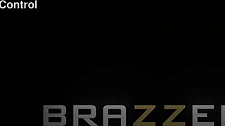 Chloe Surreal के साथ कंट्रोल नहीं रहा, Brazzers पर और देखना है?