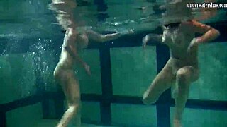 Чувак, я в шоке... эти прыгающие сиськи лесбиянки под водой, Катка и Барбара!