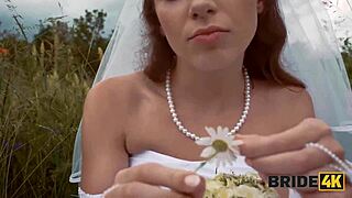 Bride4k, por que ela largou o noivo para foder um estranho ao ar livre?