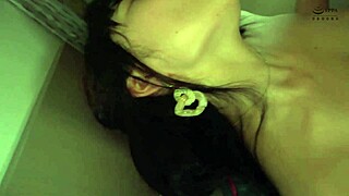 可愛い日本人新人女優が最新の激しいシーンで滴る中出しをゲット、生アクション付き