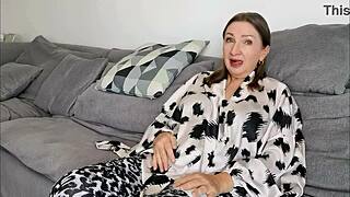 Üvey annemi mastürbasyon yaparken yakaladım, büyük sürpriz!