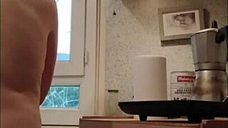 Husmor Slave Bøyd Over i Strømper for Spanking 😈