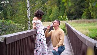 Am țâțe lăsate, fute-mi pizda cu pula ta monstră într-un one-on-one pasional.