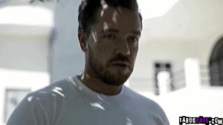 Γλυκιά έφηβη 18+ παρθένα δοκιμάζει πρωτότυπο κώλο