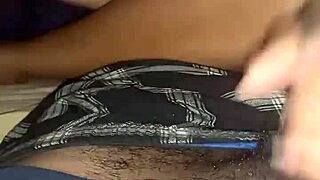 Ensamma mamman ger intensiv oralsex