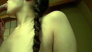 더러운 아시안 18+ 청년이 무수정 JAV 기술로 딥스로트 블로잡 마스터