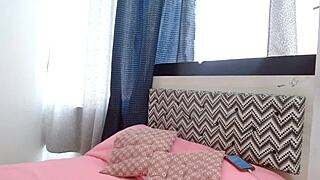 Oh wow, tengok mommy matang ni pamer pussy basah dan tetek luar!