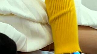 베트남 틴 18+이 공중에서 젖은 보지 손가락질 당해