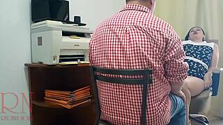 Kontor dominans femdom chef og medarbejder fisse slik 😈 vil du være min medarbejder skjult kamera på kontor c2