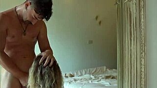 トロピカルアジアンブロンドがバックで犯される