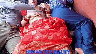 भारतीय सौतेली माँ बेटे को देसी चोदती है