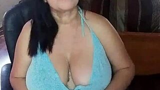 Gambe sexy e tette per amici!