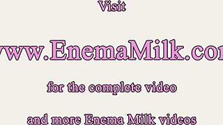 Sapphic skønheds ENEMA eventyr udfolder sig med intens røv rimming